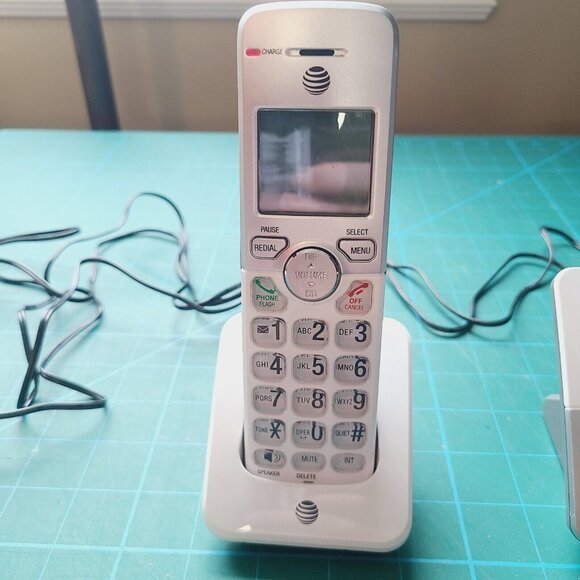 AT&T 3 Handset DECT 6.0 Cordless Answering System with Caller ID/Call Waiting - Picture 4 of 16